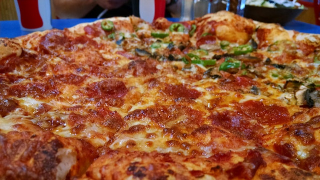 How many slices in a 14 inch pizza? Everything you need to know!