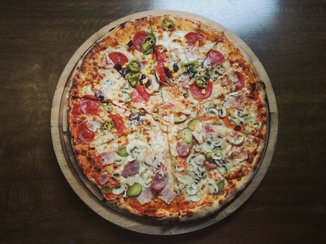 How many slices in a 16 inch pizza? Easy Step-by-step Guide