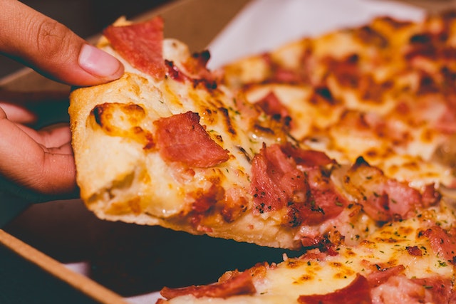 How many slices in a large pizza hut pizza? What You Should Know