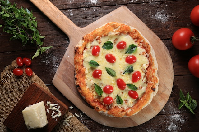 Handmade pan pizza vs hand tossed: The Differences Explained